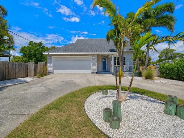 703 Riverside Dr, Tarpon Springs, FL 34689