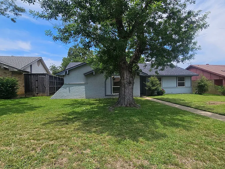 1619 Glenhill Ln — Photo 2