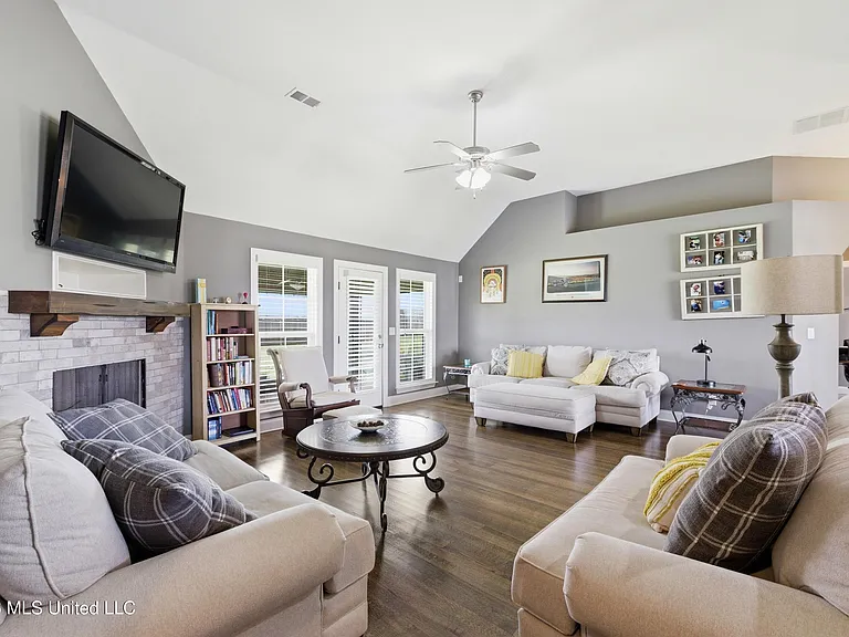 5353 Keating Dr — Photo 7