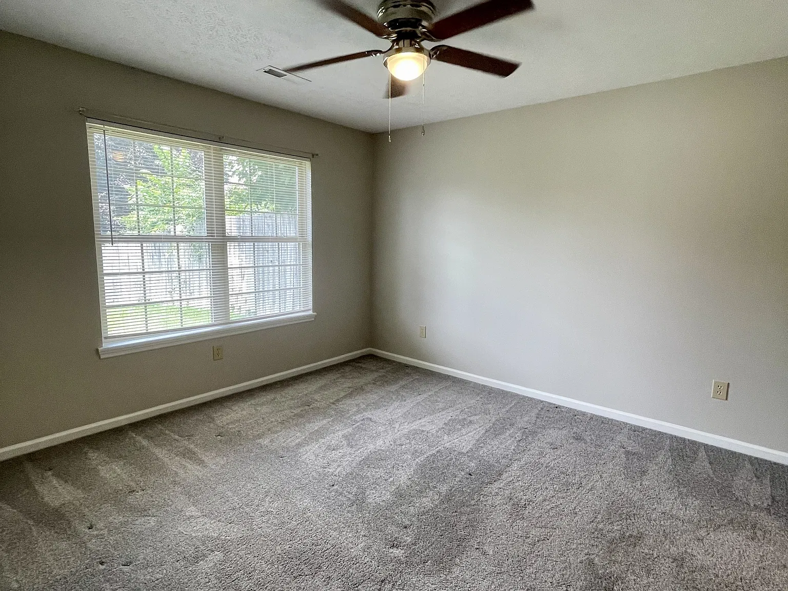 114 Warner Drive - 1 — Photo 2