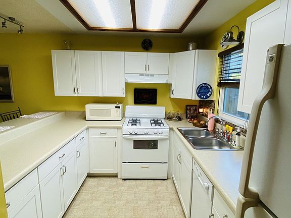 3rd image of 3401 Willis Dr
