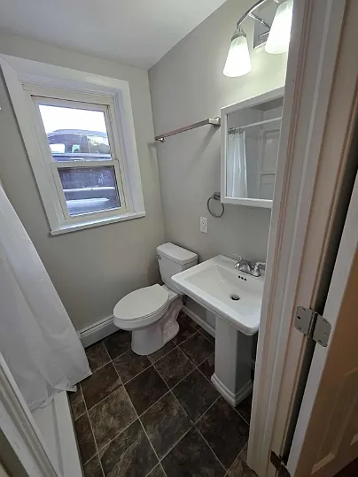 2525 Peach St #4 — Photo 4