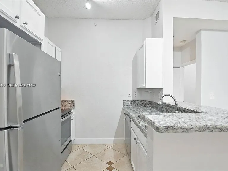6001 SW 70th St #108 — Photo 3