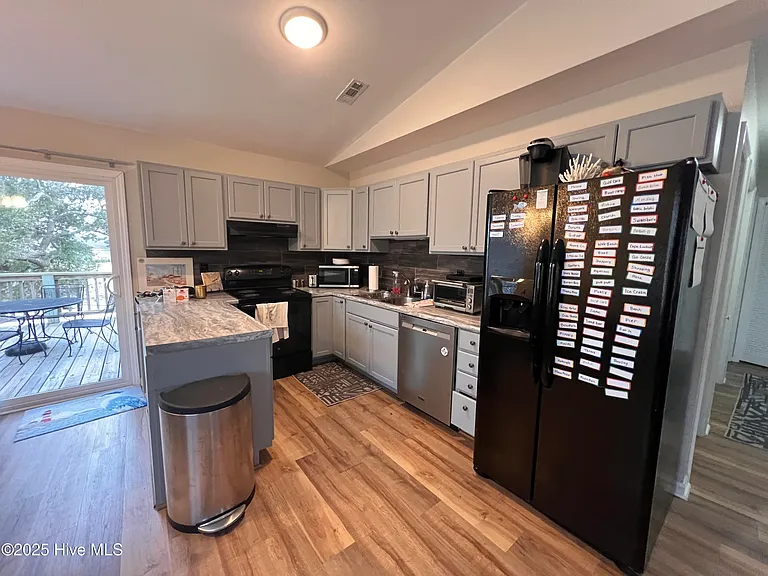 7019 N Sound Dr #NORTH — Photo 4