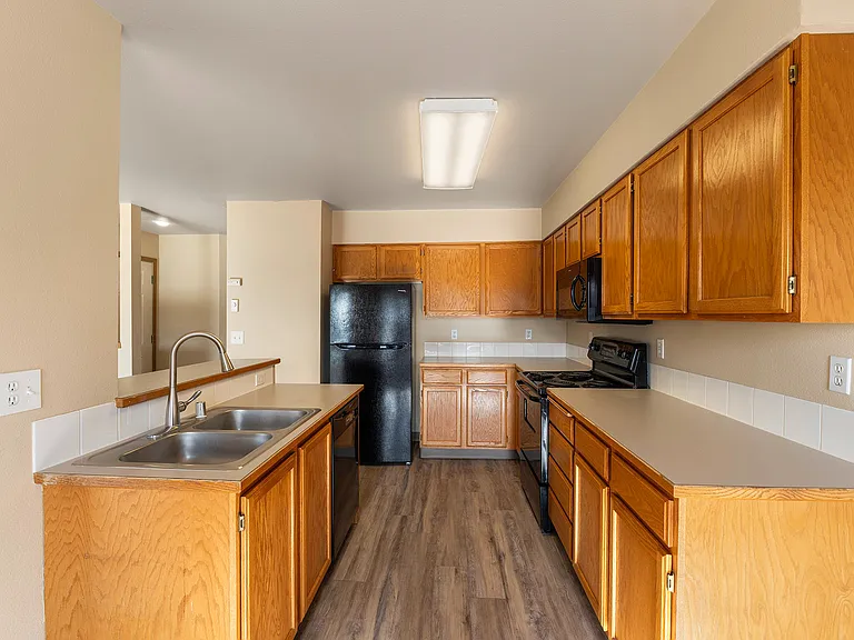 Ashton Apartments — Photo 76