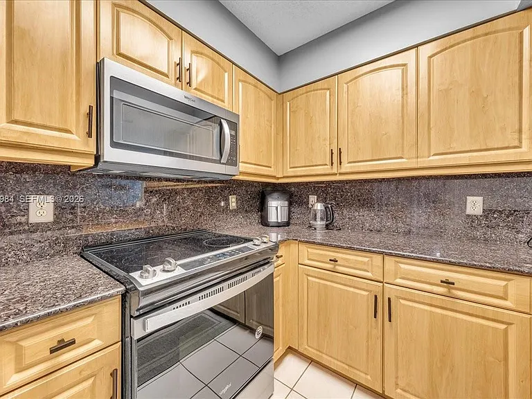 2240 N Cypress Bend Dr #204 — Photo 13