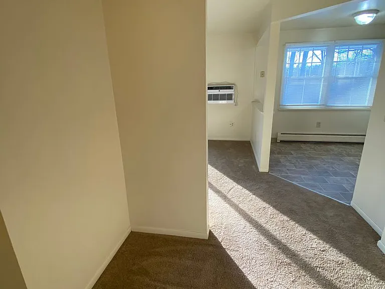 300 Sheridan Park — Photo 14