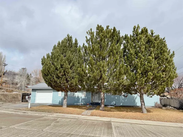 905 Elk St, Kemmerer, WY 83101