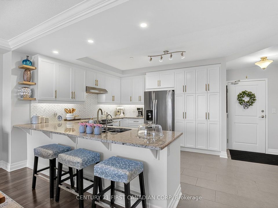 1st image of 260 Villagewalk Blvd #208