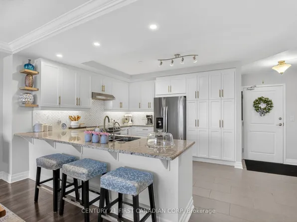 260 Villagewalk Blvd #208, London, ON N6G 0W6