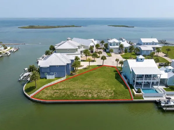 1018 Grand Cayman Ct, Rockport, TX 78382