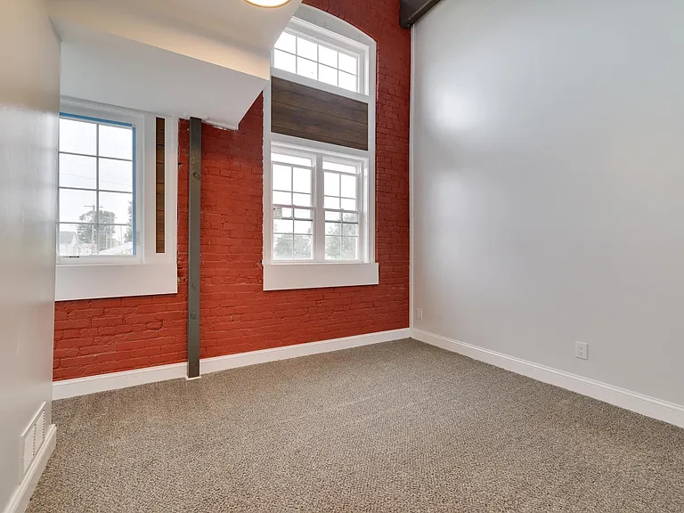 633 McKinley St #201 — Photo 18