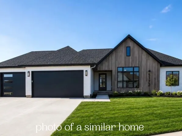 13 Viola Dr, Le Claire, IA 52753