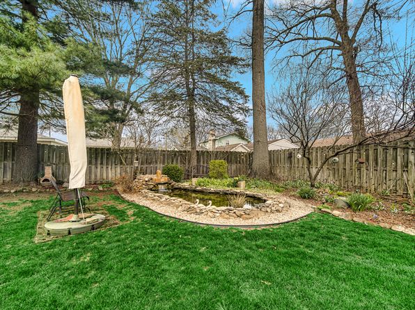 176 Fraser Ln, Hobart, IN 46342
