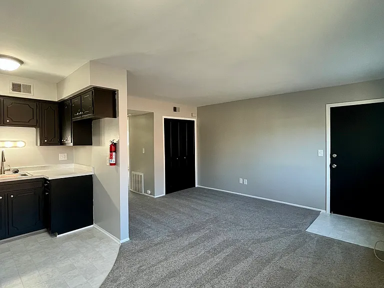 4431 Oakwood Blvd #3 — Photo 3