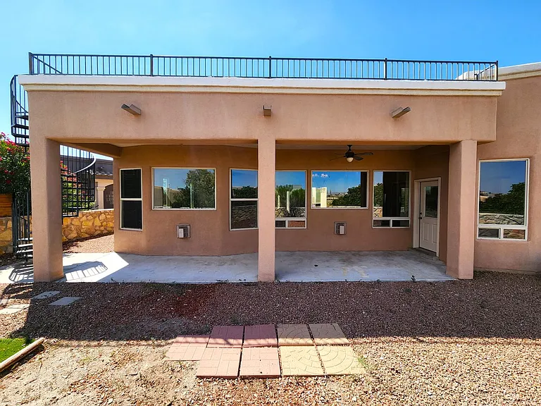 4189 Capistrano Ave — Photo 36