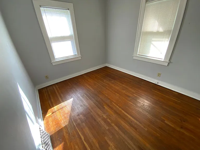 210 W Roselawn St — Photo 13