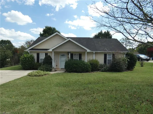4221 Salem Landing Ct, Winston Salem, NC 27101