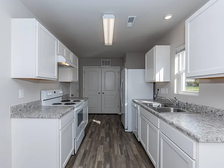 1859 Northside Dr — Photo 12