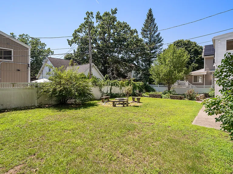 70 S Border Rd — Photo 32