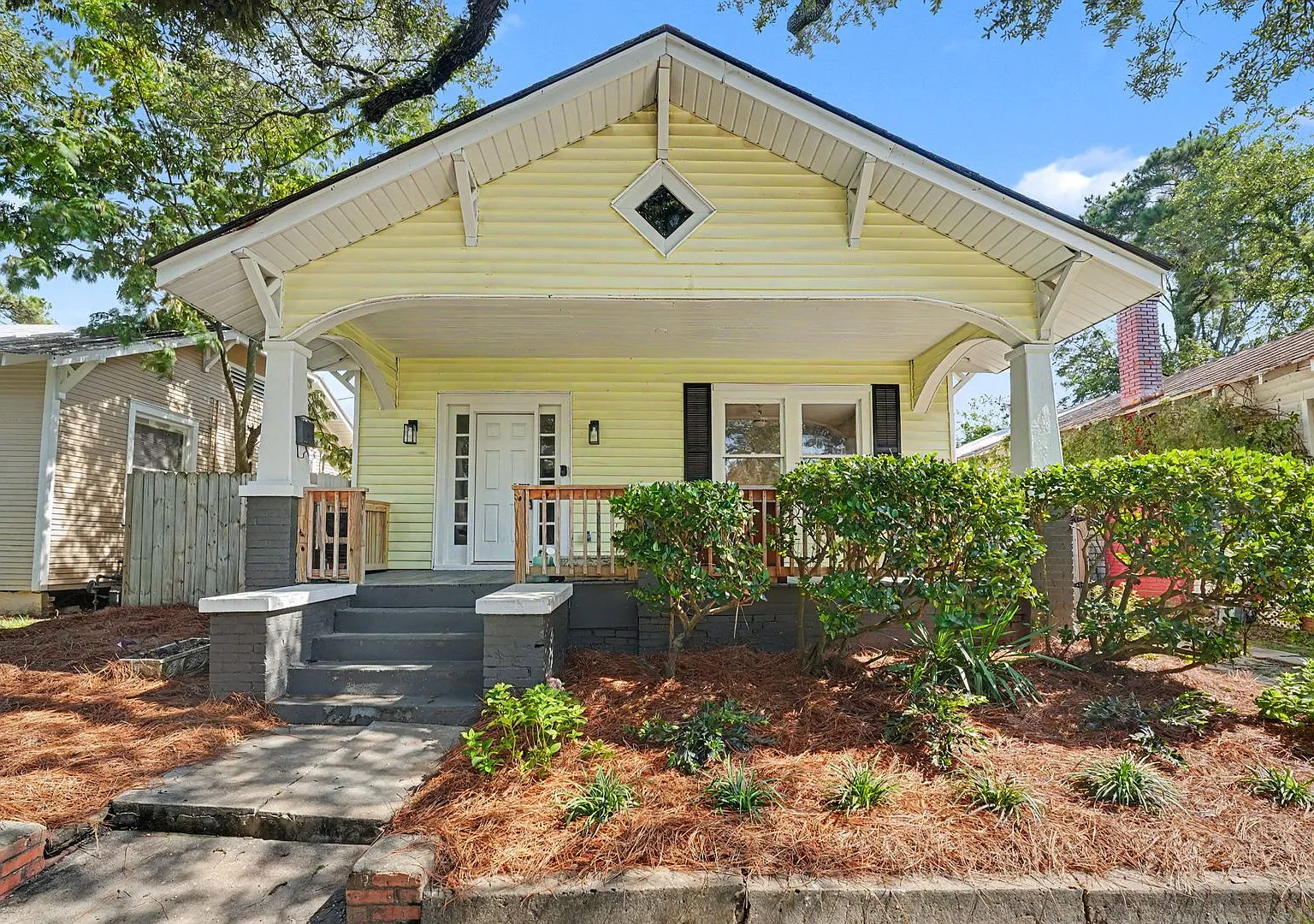Renovated 4 Bedroom 2 Bathroom fenced in yard 1 off street parking — Photo 1