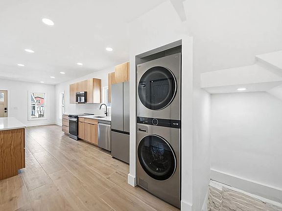 5th image of 1345 W 67th St Unit 2
