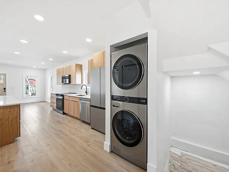 1345 W 67th St #2 — Photo 5