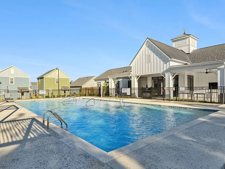 Hamlet Huntersville - Homes & Townhomes for Rent — Photo 10