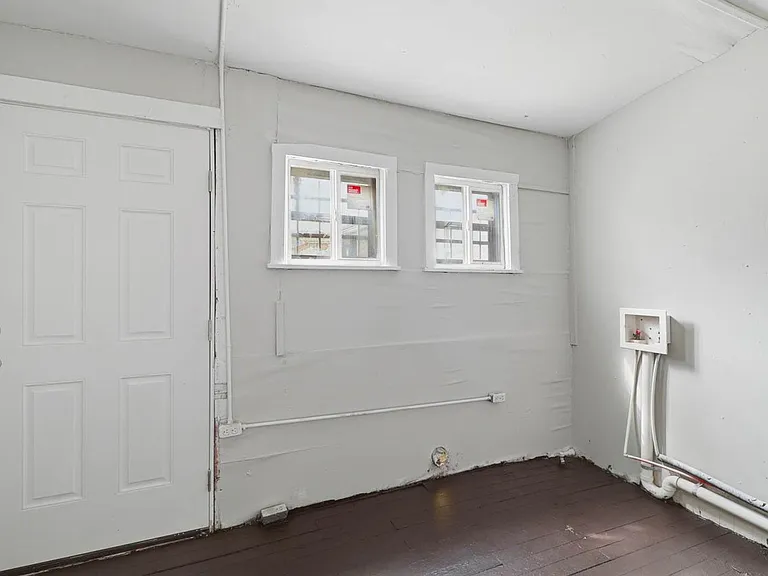 2324 Magazine St — Photo 24