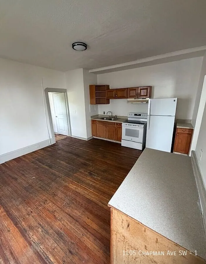 1 Bedroom 1 Bath apartment Located in Southwest Roanoke — Photo 3