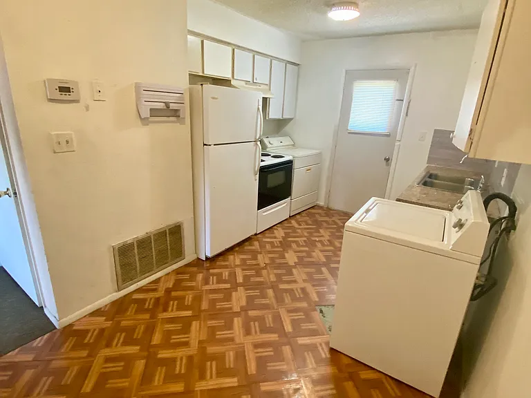 709 W Tulsa St — Photo 4