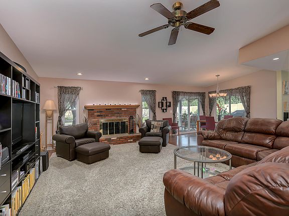 2nd image of 1138 E Rockwood Dr