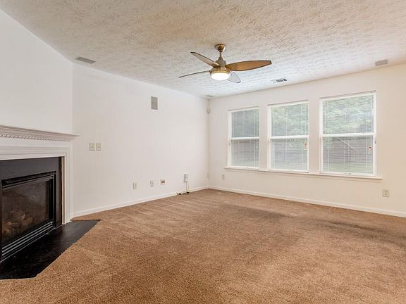 3rd image of 2090 Valley Creek Dr