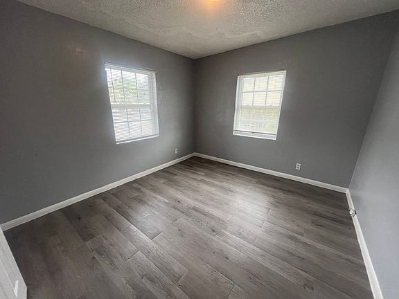 4th image of 1425 E 24th St #1427