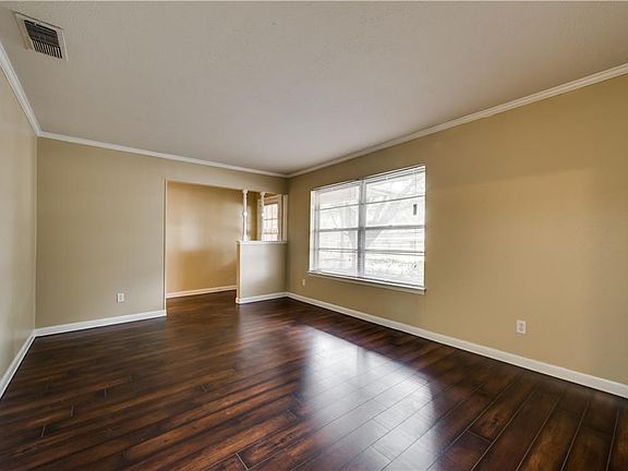 3rd image of 313 Willow Wood Ln