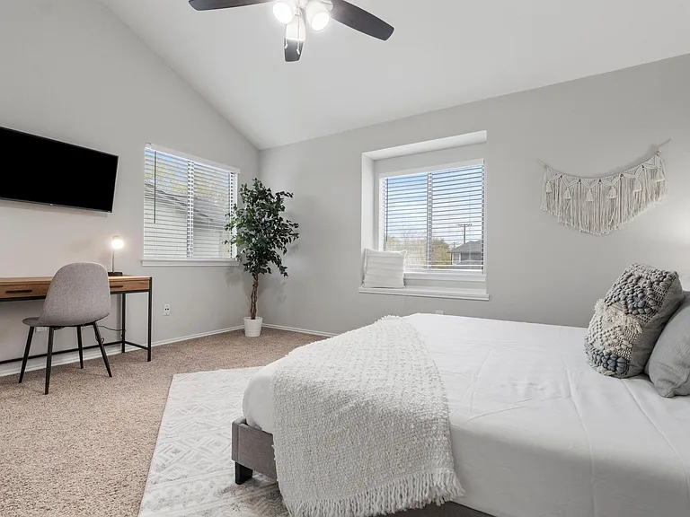 2216 Silverleaf Ln — Photo 3
