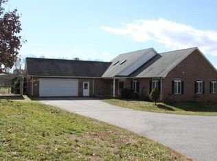 105 King Sprinkle Rd, Hiddenite, NC 28636