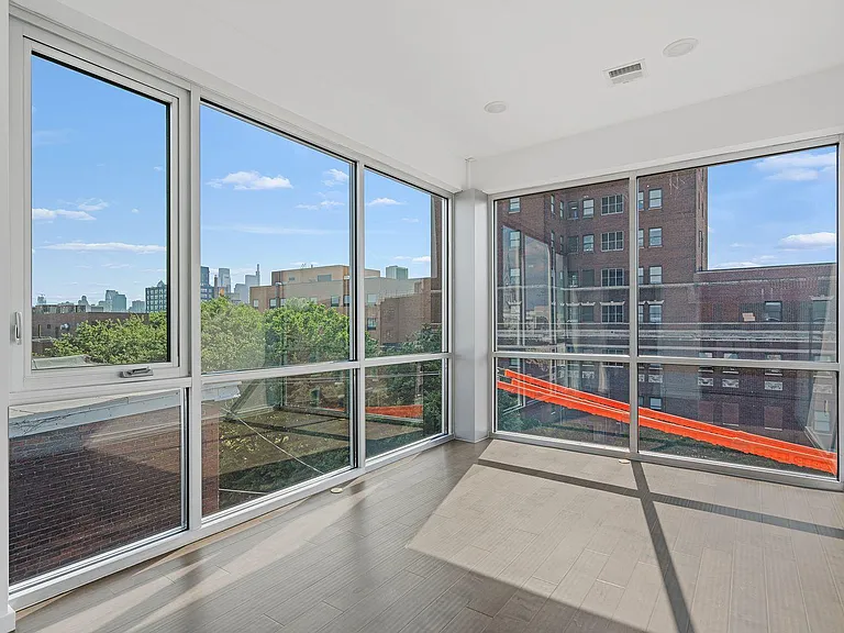 1235 N Franklin St #8 — Photo 6