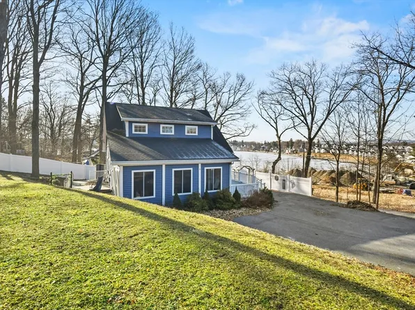 9 Pond St, Lunenburg, MA 01462