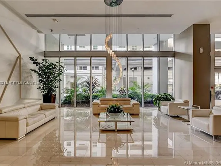 1111 SW 1st Ave #Penthouse 3822 — Photo 25
