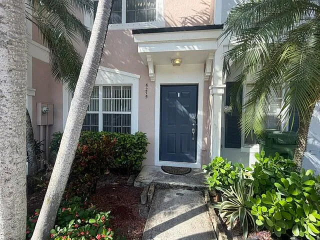 2 bed, 1.5 bath, 1170 sqft, $2,650 — Photo 2
