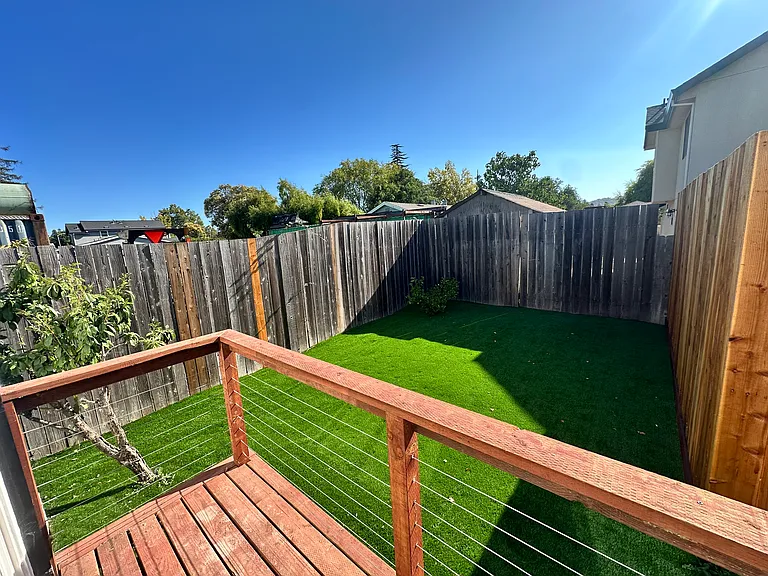 553 Flower Ave #B — Photo 2
