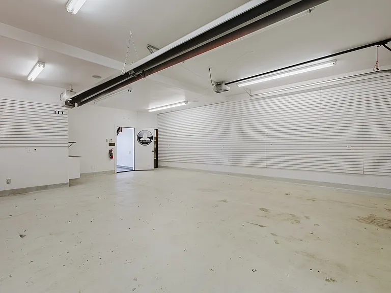 2147 Eagle Dr — Photo 14