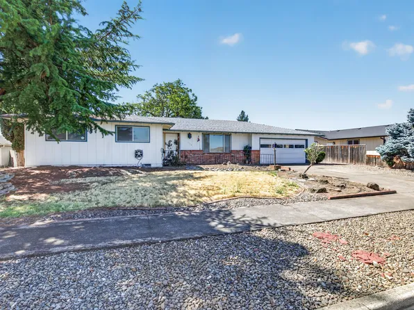 1734 Alcan Dr, Medford, OR 97504