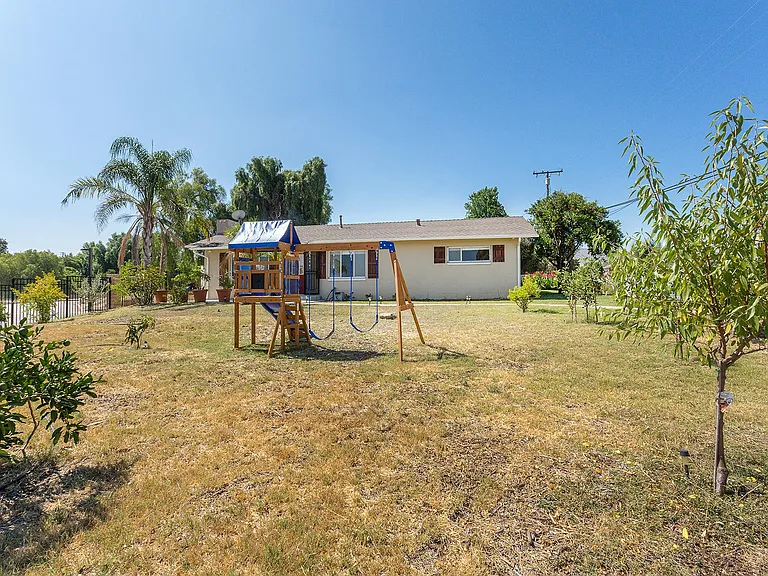1086 Appleton Rd — Photo 2