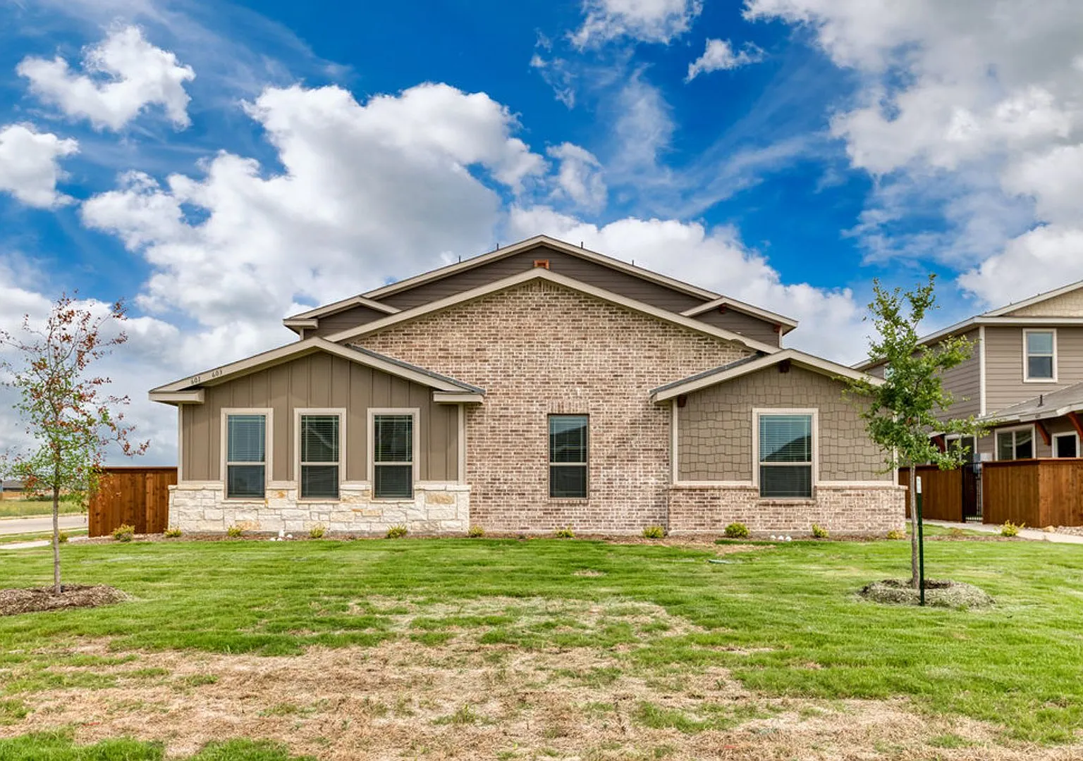 Gorgeous 2 Bedroom Four Plex Located In Midlothian Isd! — Photo 2