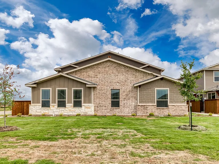 605 Harvest Moon Dr — Photo 2
