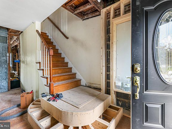 3rd image of 1806 Loch Shiel Rd