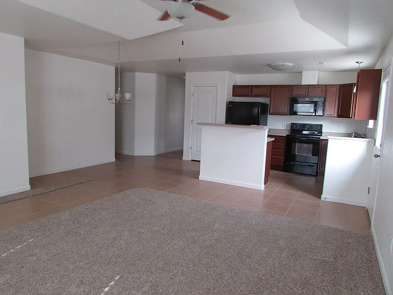2456 Hannah Ln — Photo 3