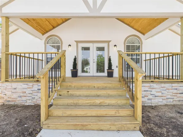 529 W 4th St, Freeport, TX 77541